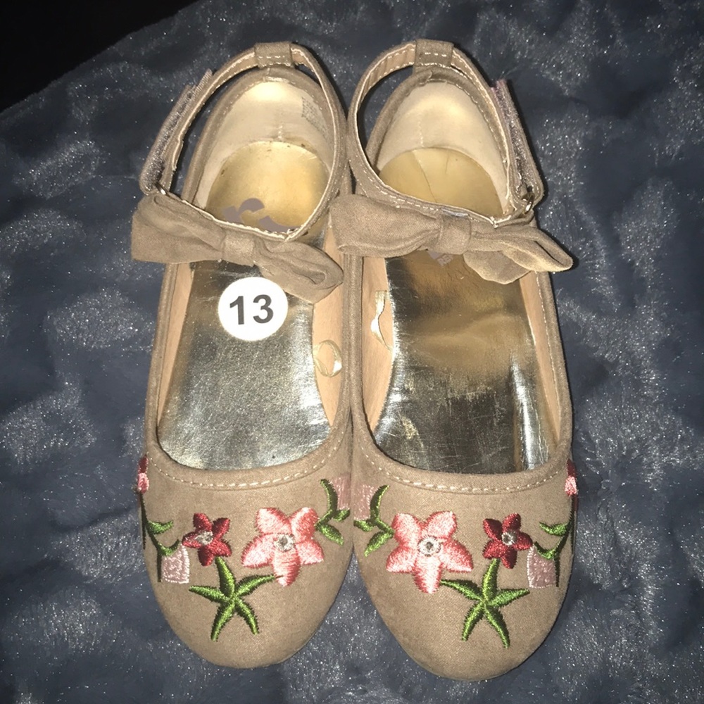 Girls shoes